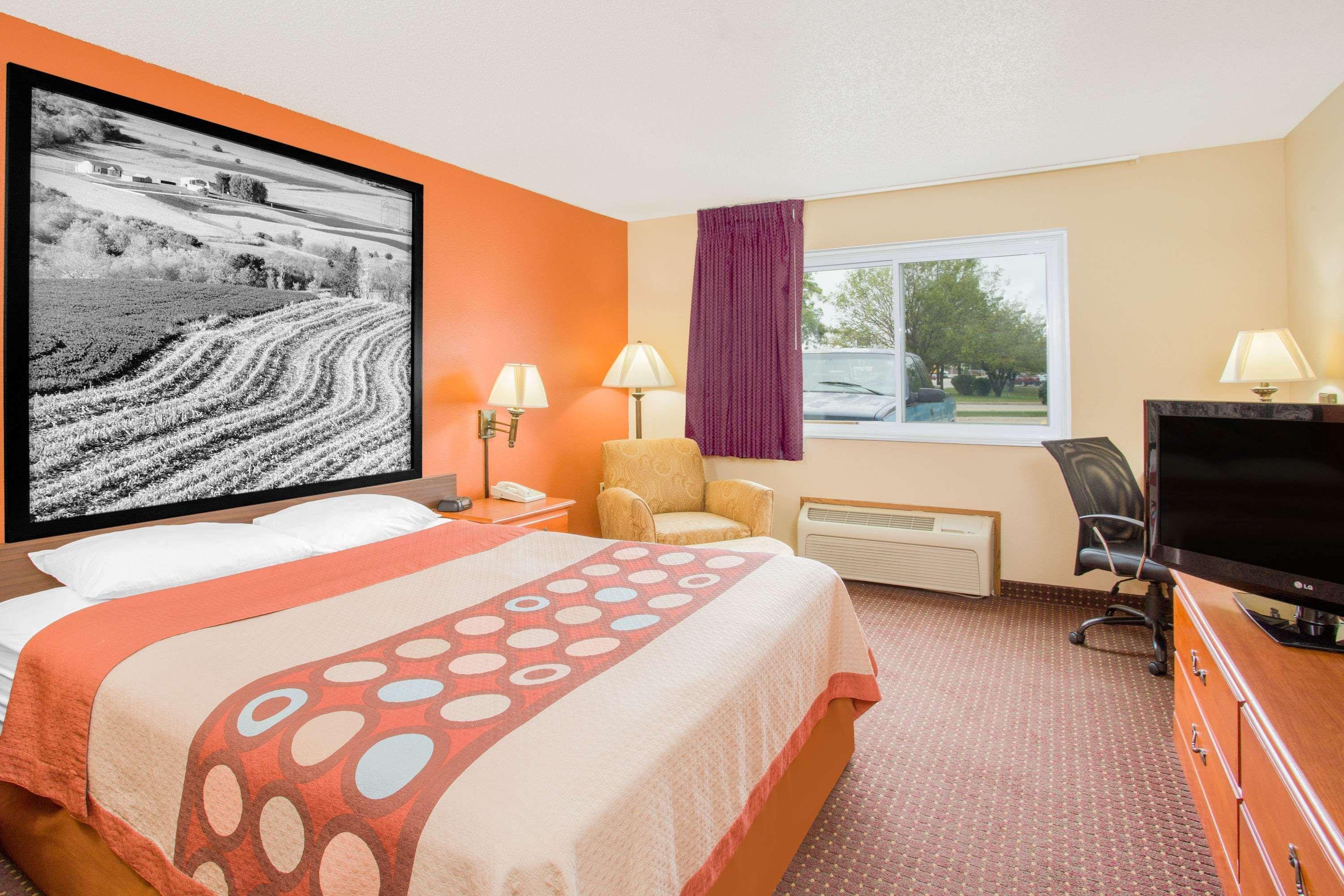 Super 8 By Wyndham Waverly Exterior foto