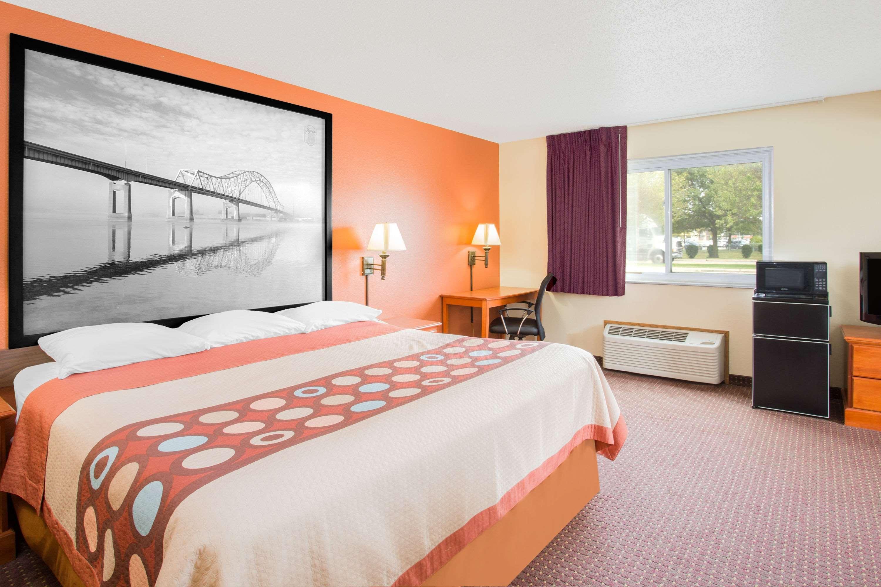 Super 8 By Wyndham Waverly Exterior foto