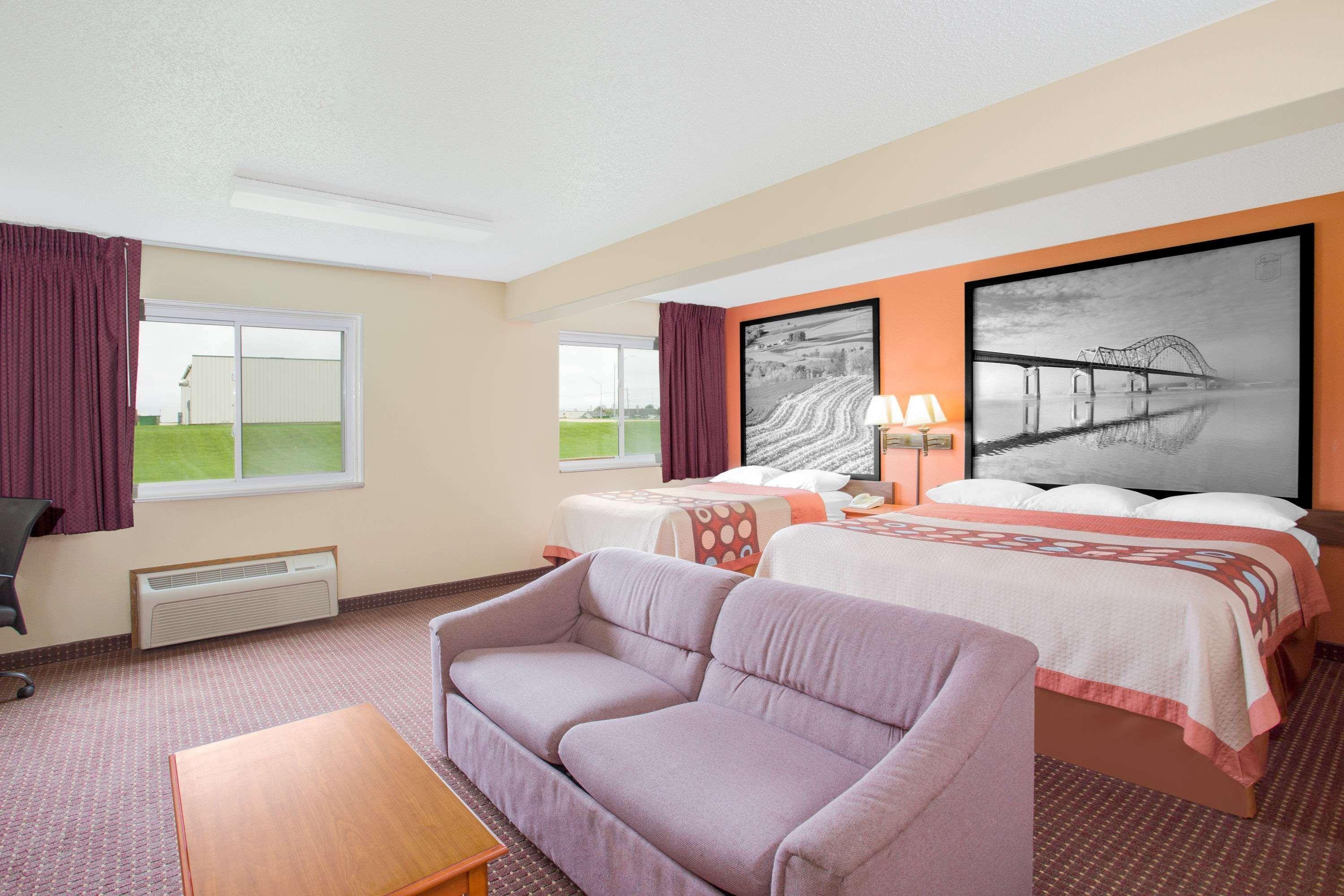 Super 8 By Wyndham Waverly Exterior foto