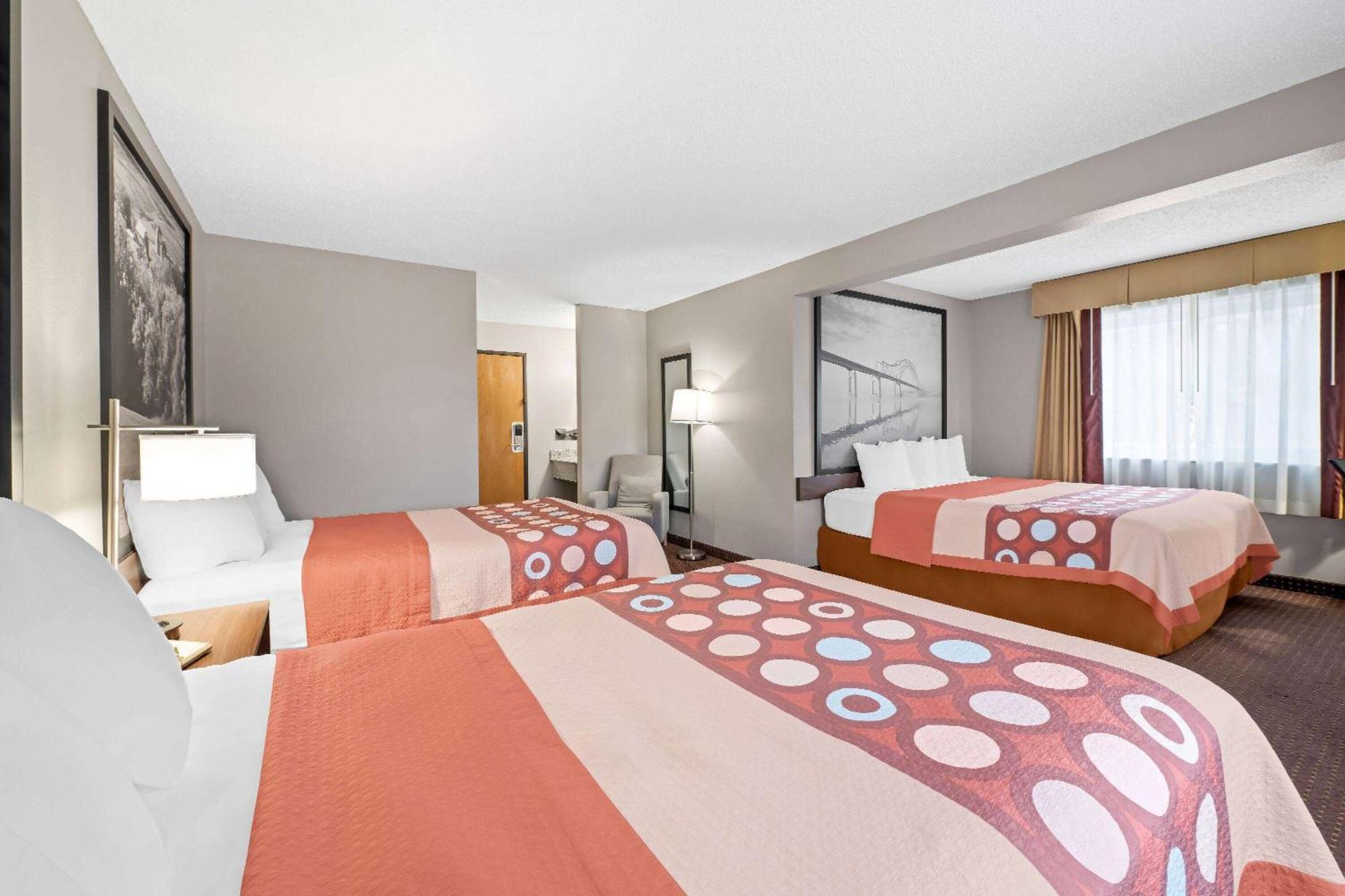 Super 8 By Wyndham Waverly Exterior foto