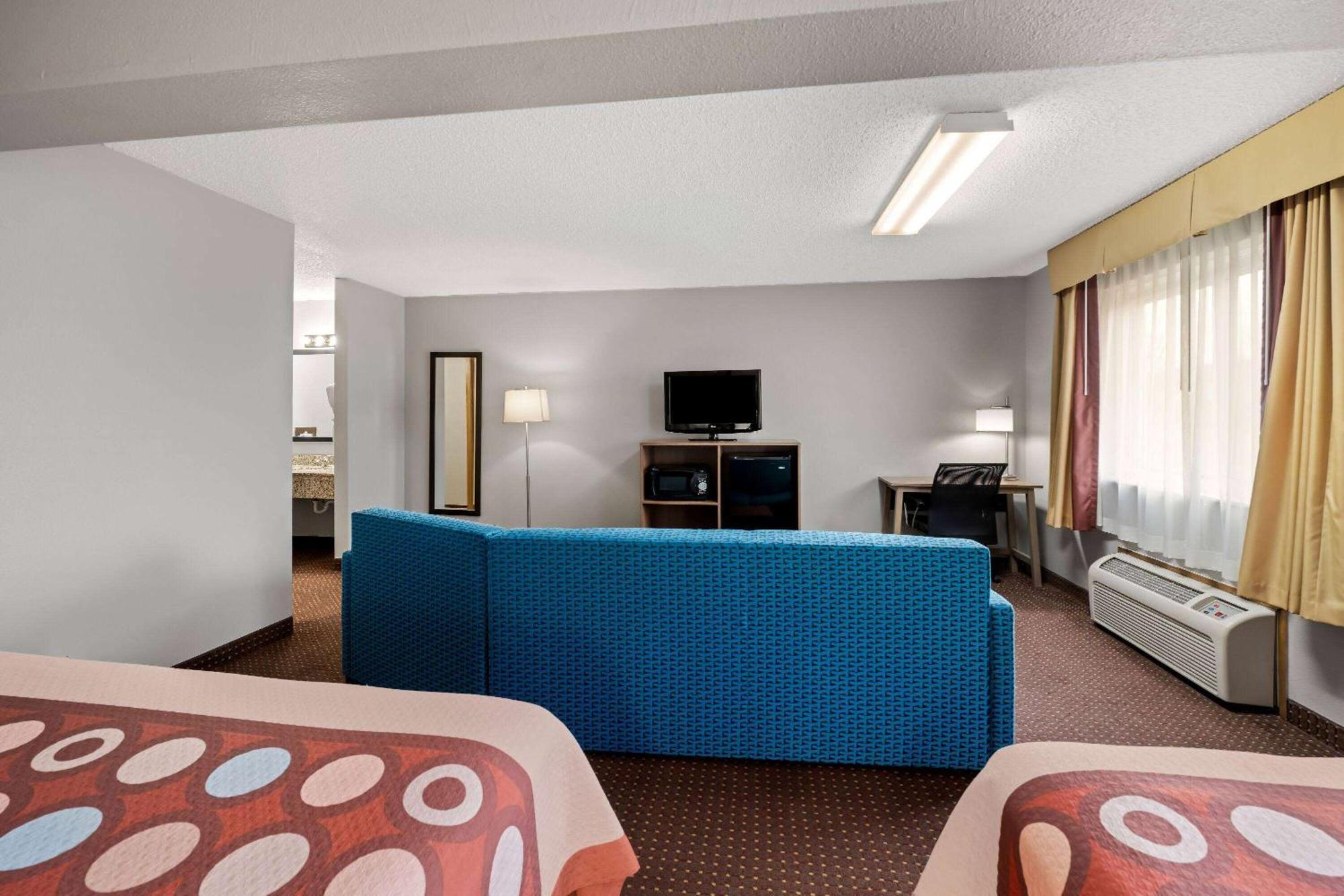 Super 8 By Wyndham Waverly Exterior foto