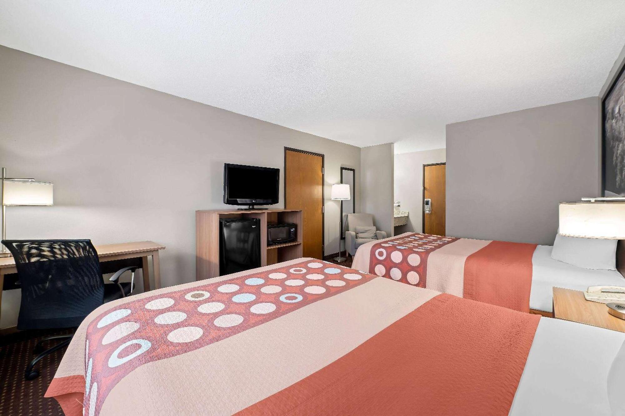 Super 8 By Wyndham Waverly Exterior foto