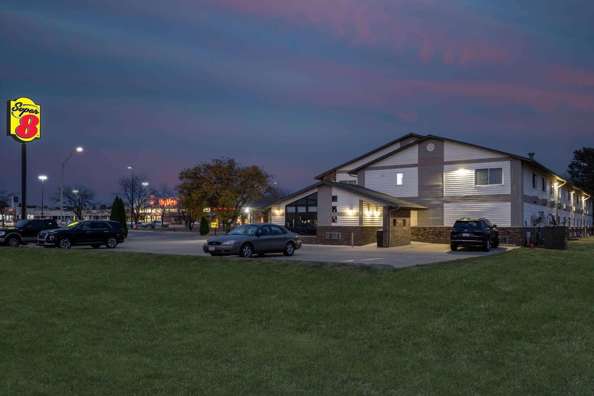 Super 8 By Wyndham Waverly Exterior foto